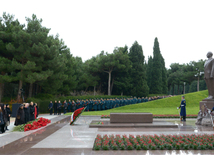 Azerbaijani public visits Alley of Honor to commemorate 12th death anniversary of Heydar Aliyev. Azerbaijan, Dec.12, 2015